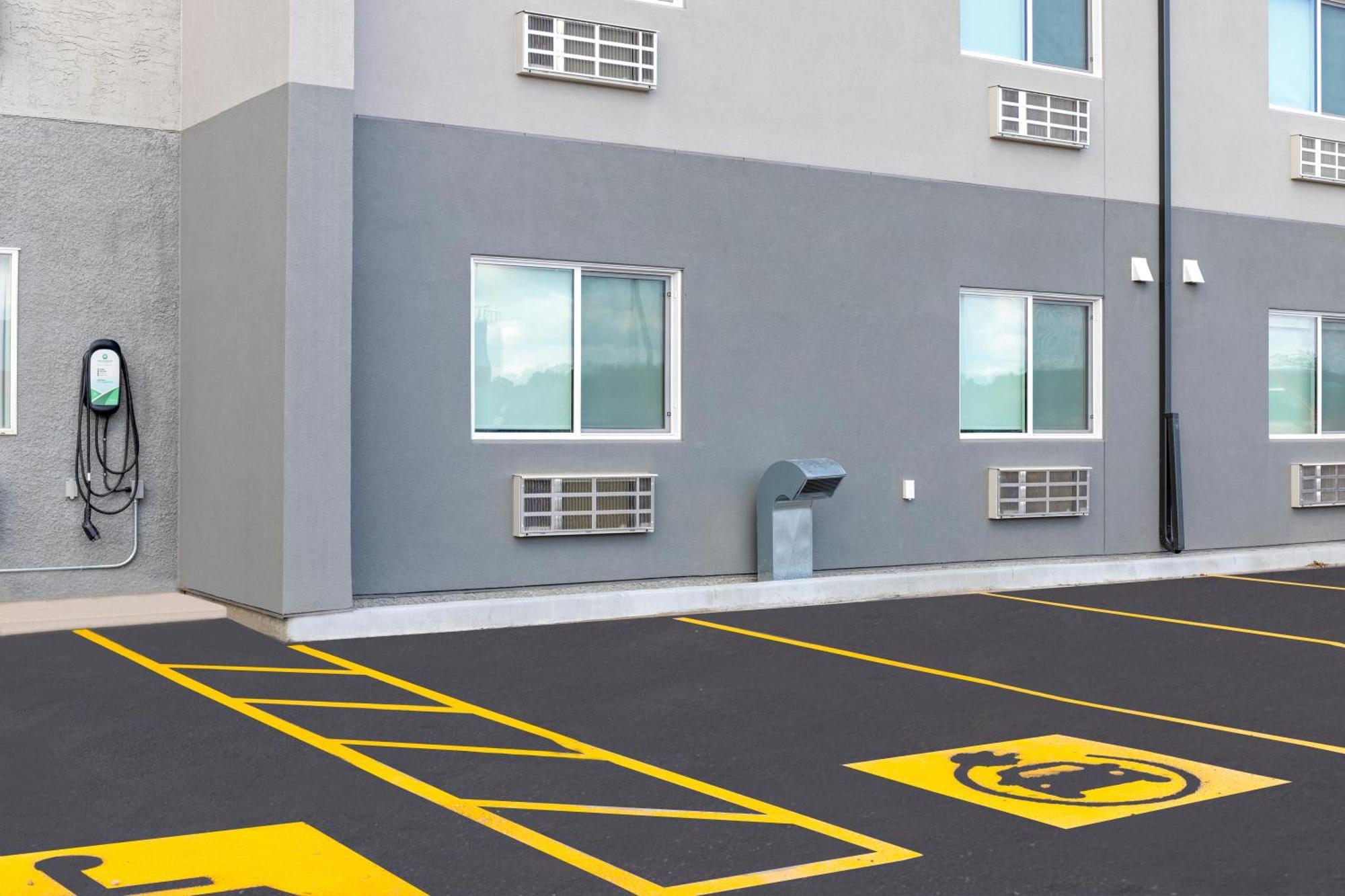 Days Inn By Wyndham Steinbach Kültér fotó