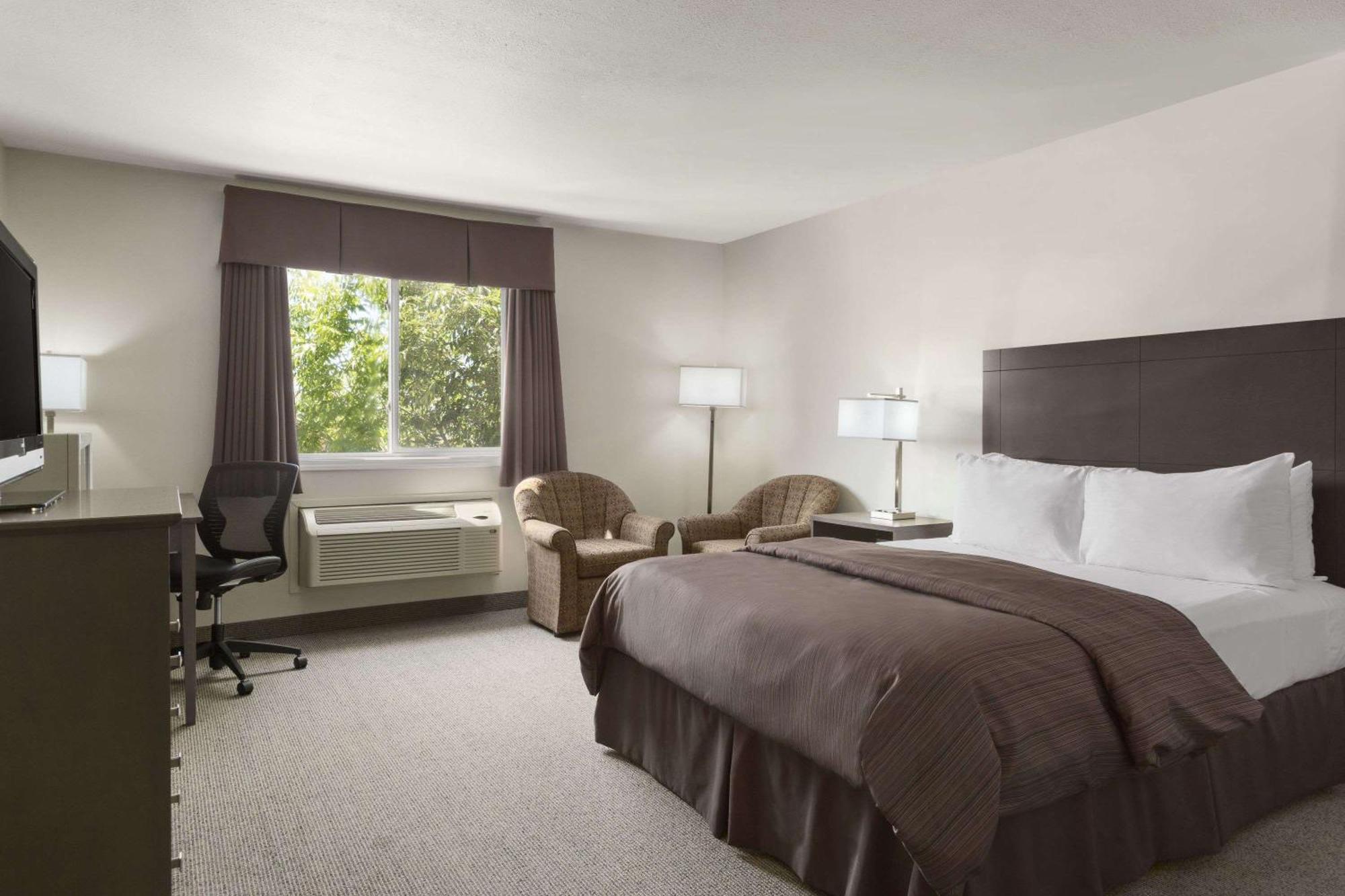 Days Inn By Wyndham Steinbach Kültér fotó